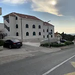 Luxury Penthouse With Sea View Apartmán