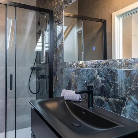 Luxury Penthouse With Sea View *