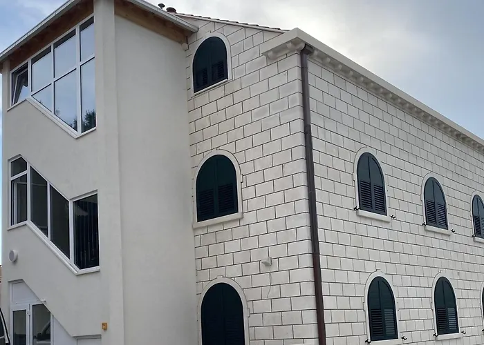 Luxury Penthouse With Sea View *